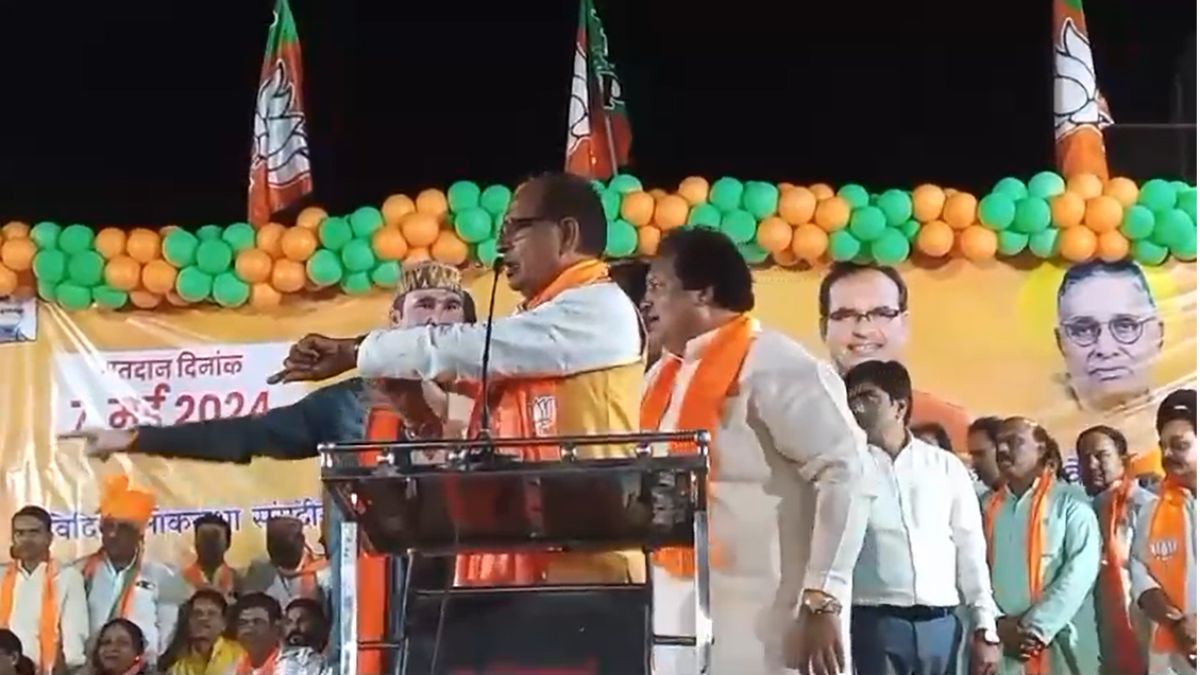 थाना प्रभारी ने बंद कराया शिवराज का माइकः सभा में हुआ जमकर हंगामा, पूर्व सीएम बोले- हटाओ इसको यहां से, वीडियो वायरल