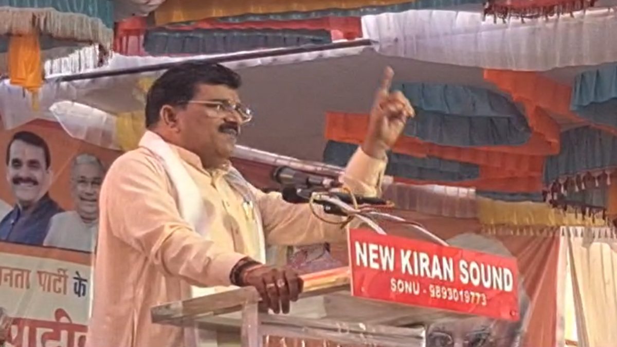 MP की सियासतः सांसद बोले- जिस बूथ में कांग्रेस को एक भी वोट नहीं मिलेगा उस बूथ के लोगों को PM मोदी से मिलवाऊंगा, Video Viral