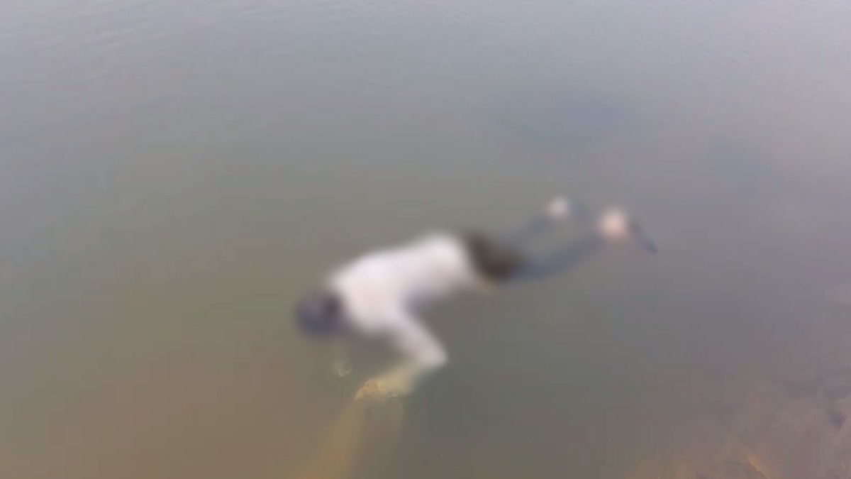 MP News: पानी में तैरता मिला अधेड़ का शव, घटनास्थल से 400 मीटर की दूरी पर मिली CG पासिंग बाइक