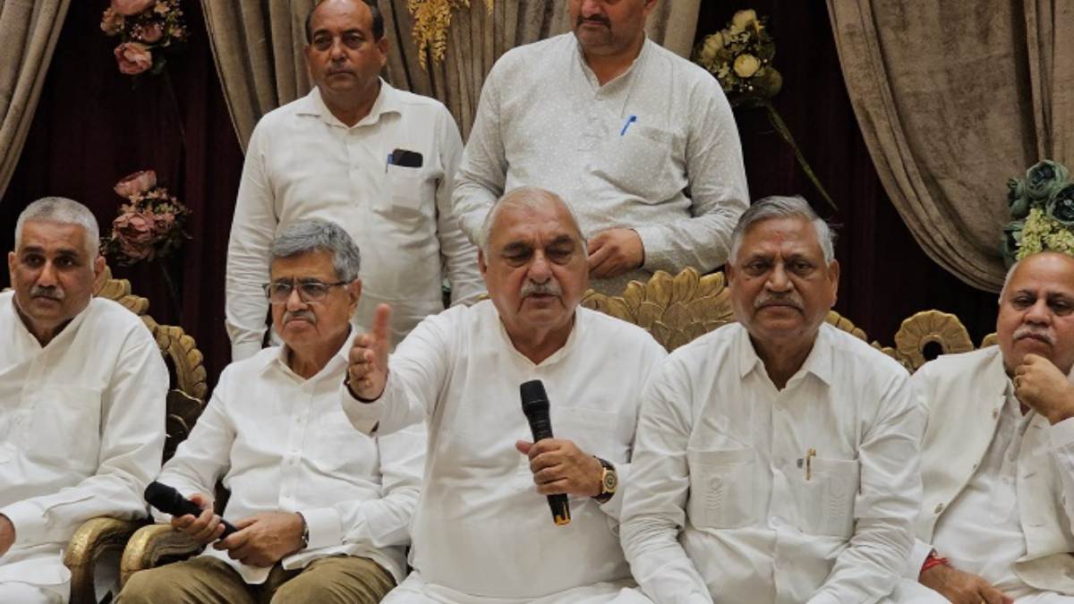 भाजपा सरकार पर संकट! लोकसभा चुनाव के बीच तीन निर्दलीय विधायकों का कांग्रेस को समर्थन, अल्पमत में BJP, जानिए किसके पास हैं कितने विधायक…