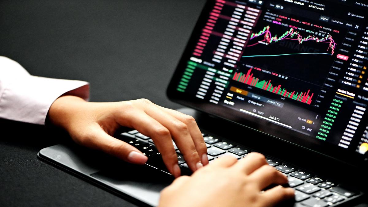 Top Gainers and Top Losers: कौन से शेयर बने रॉकेट, किस शेयर ने किया निराश, जानिए टॉप गेनर्स और टॉप लूजर्स ?