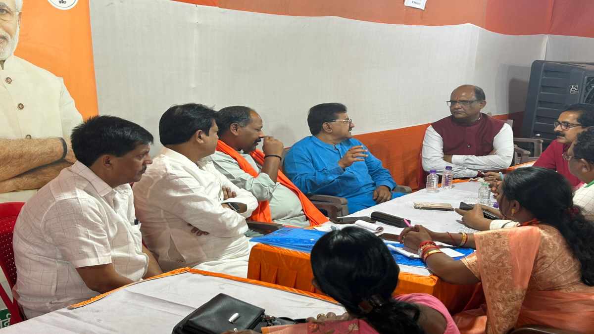 रांची में CG के भाजपाइयों ने संभाली चुनावी कमान, पवन साय ने बैठक में कहा – अर्जुन की तरह लक्ष्य पर नजर रखें कार्यकर्ता