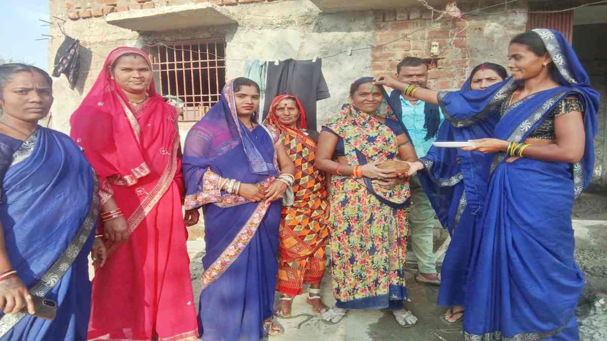 आइये आपका इंतजार है… मतदान के लिए 8 हजार से ज्यादा पलायन किए मजदूरों की हुई घर वापसी, जिला प्रशासन ने चलाया था ‘घर आजा संगी अभियान’