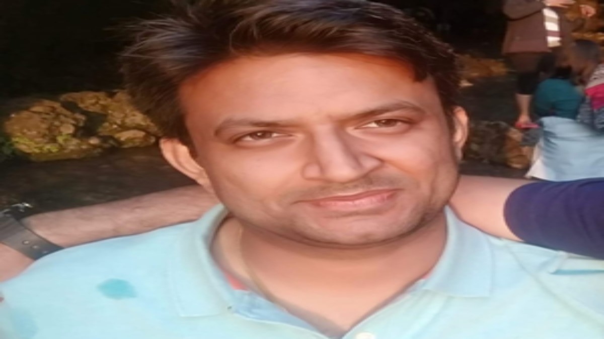 Crime News : घर के पास युवक का मिला शव, हत्या के बाद लूट की आशंका, जांच में जुटी पुलिस