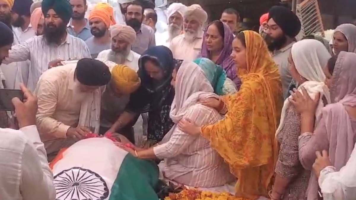 शहीद का राजकीय सम्मान के साथ अंतिम संस्कार: 14 साल के बेटे ने दी मुखाग्नि, जम्मू कश्मीर में चुनाव ड्यूटी के दौरान हुआ था निधन