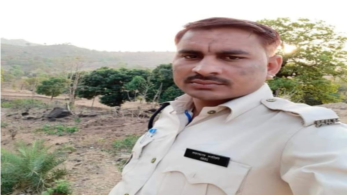 पुलिसकर्मी के साथ मारपीट: बदमाशों ने फाड़ी वर्दी, 1 आरोपी गिरफ्तार, ये है पूरा मामला
