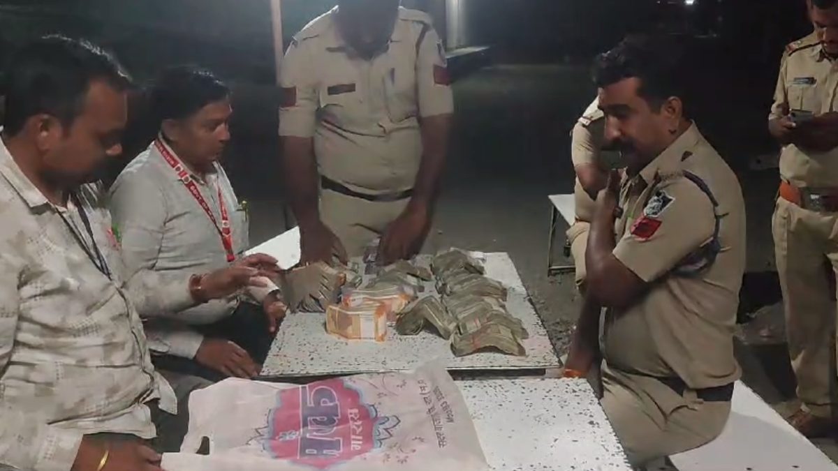 FST की बड़ी कार्रवाई: चेकिंग के दौरान कार से 9 लाख बरामद, ड्राइवर पेश नहीं कर पाया कोई दस्तावेज