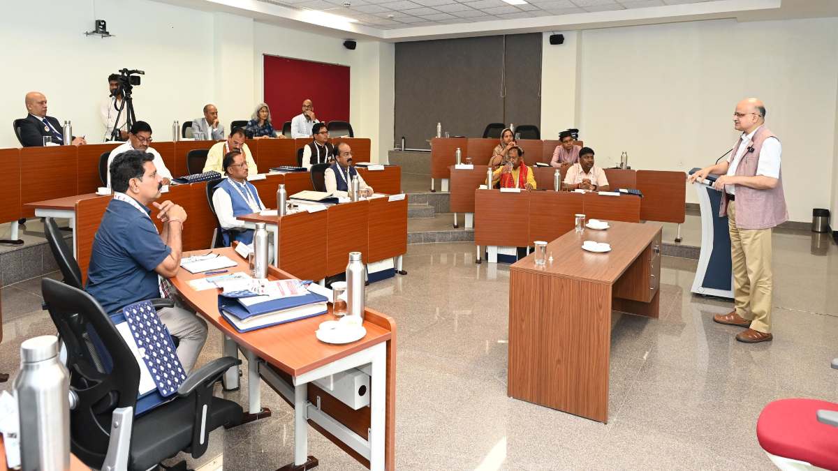 साय सरकार की अनूठी पहल, छत्तीसगढ़ के अपने विजन के क्रियान्वयन को पैनापन देने IIM और देशभर के विषय विशेषज्ञों से की चर्चा