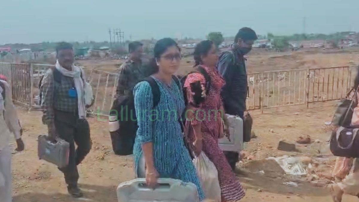 Lok Sabha Election 2024: GPS लगी बस में रवाना हुआ मतदान दल, पीठासीन अधिकारियों को दी गई EVM