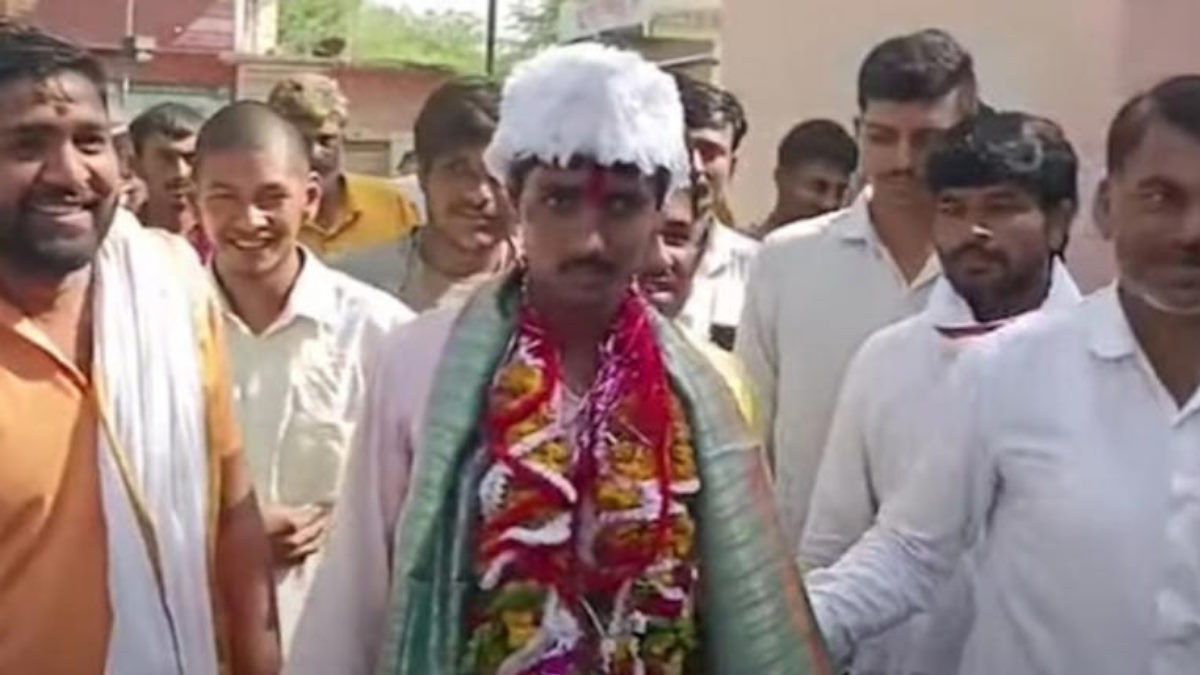 पप्पू पास हो गया…, 10 प्रयासों के बाद पास किया 10वीं बोर्ड का एक्जाम, ढोल-नगाडों के साथ निकाला जुलूस…
