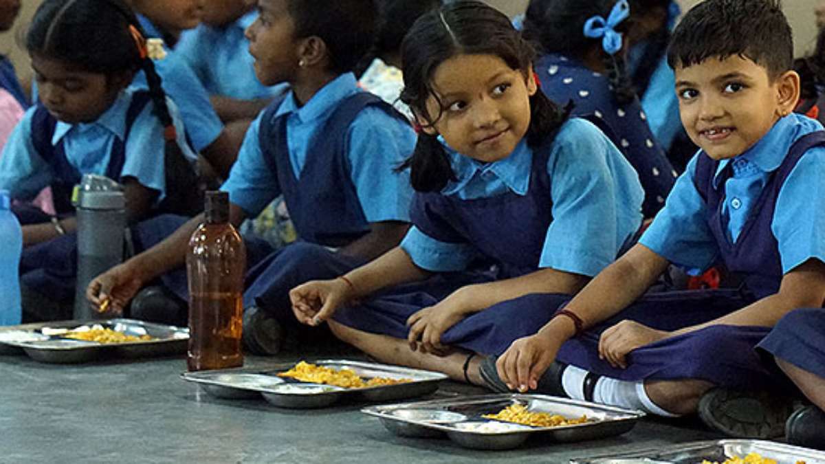 MP Mid Day Meal Scam: कांग्रेस ने जांच को लेकर उठाए सवाल, कहा- मंत्रालय में बैठे बड़े अधिकारी भी दोषी, बीजेपी बोली- Congress को संवैधानिक व्यवस्था पर विश्वास नहीं…