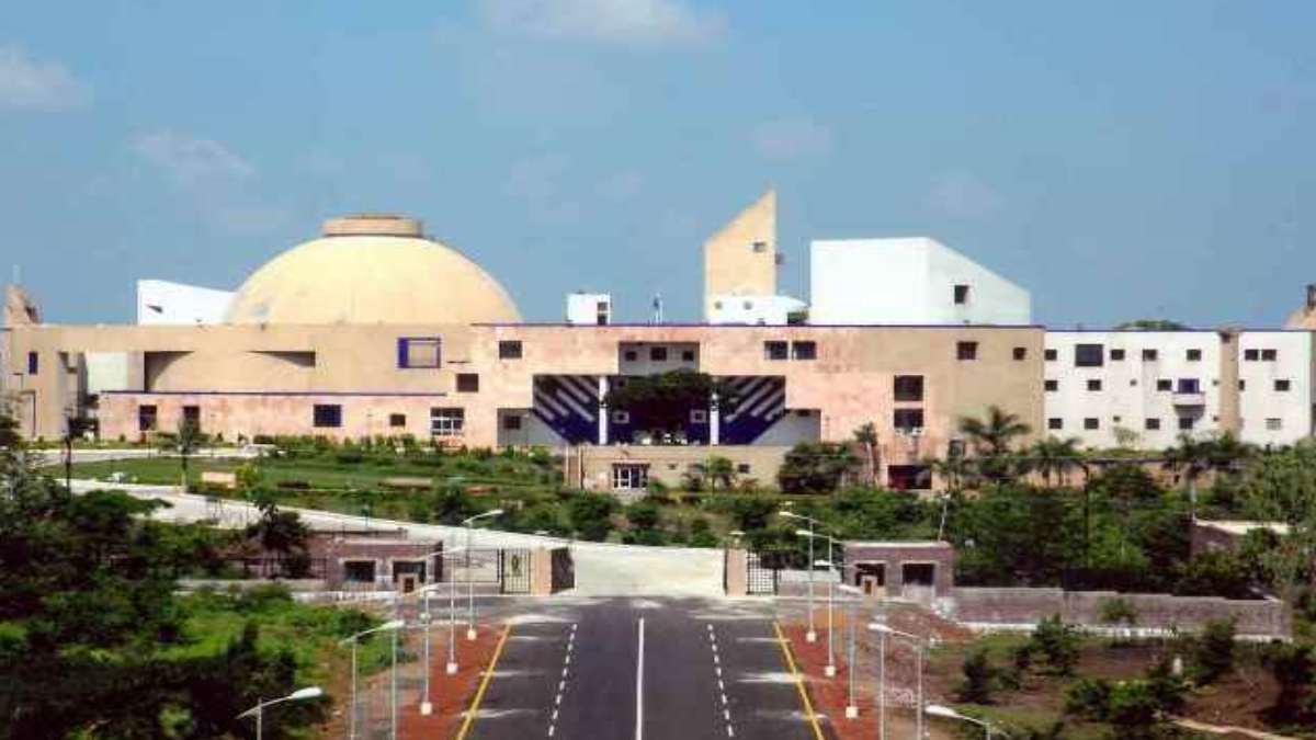 MP Budget 2024: ढाई हजार करोड़ के कर्ज की तैयारी में सरकार, कांग्रेस ने बोला हमला, कहा- विकास के नाम पर पैसों का हो रहा दुरुपयोग, बीजेपी ने किया पलटवार