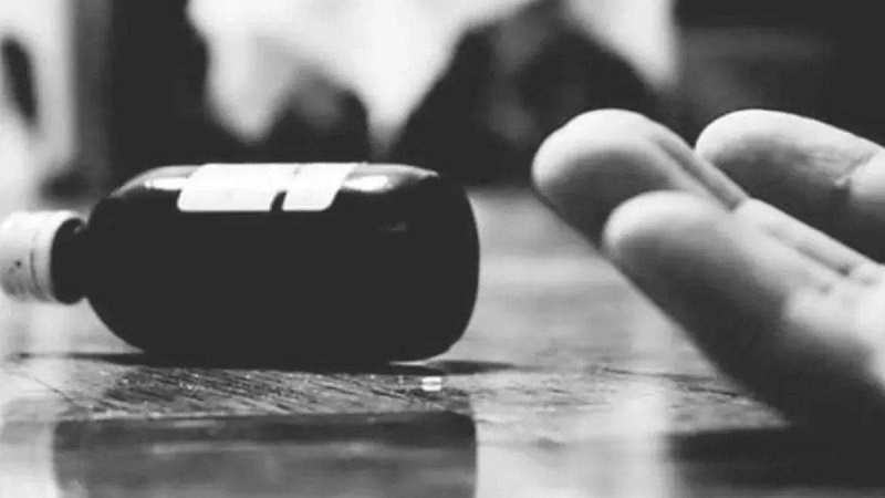 Rajasthan News: पति गया कर्ज के रुपए लेने, पत्नी ने खाया जहर