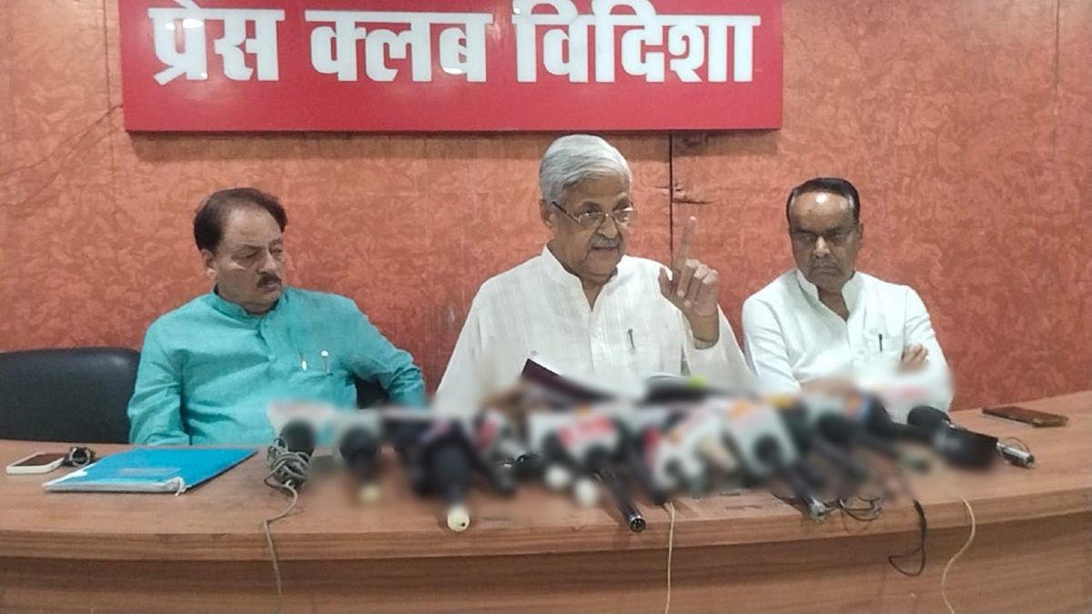 शिवराज के क्षेत्र में फर्जी वोटिंग! आशा कार्यकर्ताओं ने ग्रामीणों से कहा- BJP को वोट दो वरना लाड़ली बहना योजना बंद हो जाएगी, कांग्रेस प्रत्याशी ने लगाए गंभीर आरोप