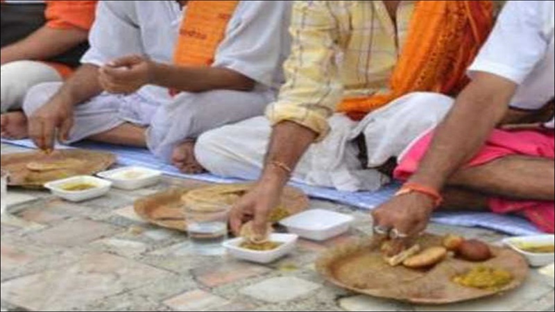 Rajasthan News: मां-बाप को पहचानने से इंकार किया तो छपवा दी शोक पत्रिका और कर दिया मृत्युभोज