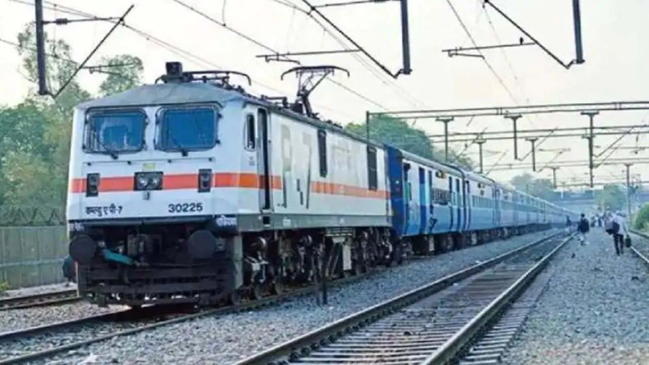 इन ट्रेनों का रूट बदला, देंखे सूची… इसमें आपकी ट्रेन भी तो नहीं !