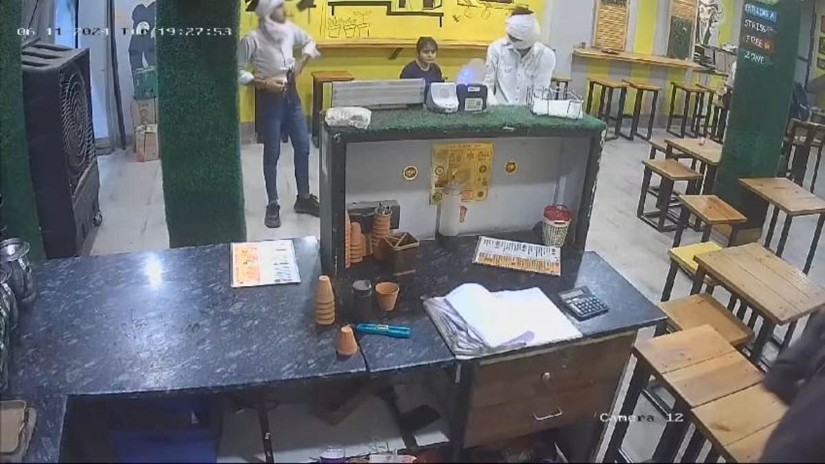 रेस्टोरेंट में फायरिंग करने वाले दो बदमाश गिरफ्तार: फिल्मी स्टाइल में घुसे, पहले सुलगाई सिगरेट, फिर कमर से निकाली पिस्टल और एक के बाद एक बरसाई थी गोलियां