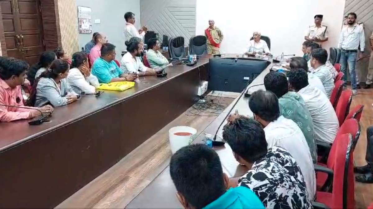 कलेक्टर की निजी स्कूल संचालकों को दो टूक: कहा- अपने लेबल पर चीजें ठीक कर लें, प्रशासन की कार्रवाई से पैदा हुए भ्रम को किया दूर