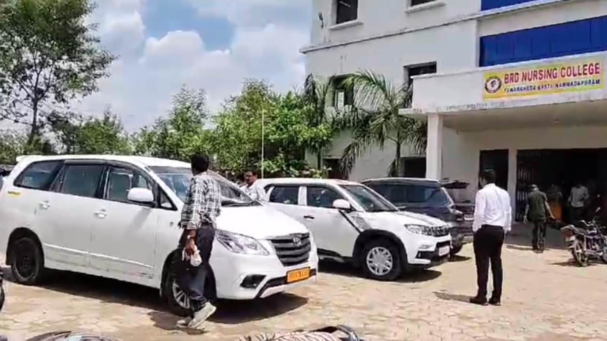 नर्मदापुरम पहुंची CBI टीम: BRD नर्सिंग कॉलेज के खंगाल रही दस्तावेज, मजिस्ट्रेट और जिला प्रशासन के अधिकारी भी मौजूद