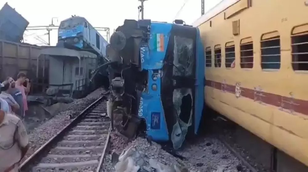 Train Accident: पंजाब में भीषण रेल हादसा, 2 मालगाड़ियों की टक्कर के बाद एक दूसरे पर चढ़ीं बोगियां, देखें हादसे की तस्वीरें