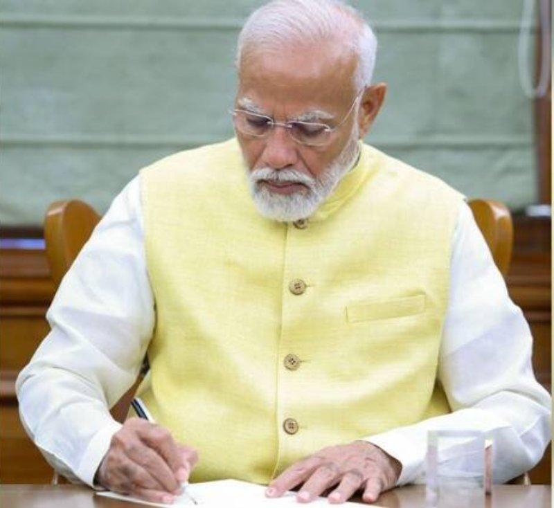 पीएम मोदी का पहला फैसलाः 9.3 करोड़ किसानों के खातों में आएंगे 20,000 करोड़, तीसरी बार PM बनते ही देशभर के किसानों को दी बड़ी सौगात