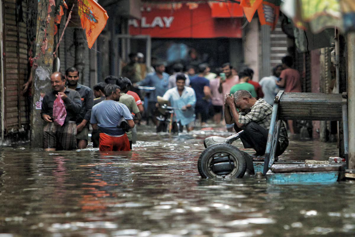 दिल्ली में बारिश का कहर , 2 बच्चों समेत 7 लोगों की दर्दनाक मौत