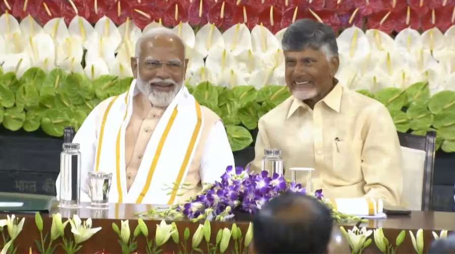 NDA Meeting  : सेंट्रल हॉल पहुंचे PM मोदी , मोदी-मोदी के नारों से गूंजा सेंट्रल हॉल