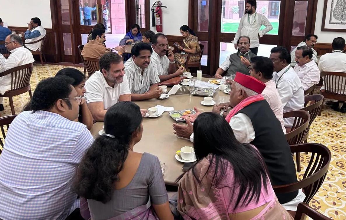 राहुल गांधी ने की इंडिया गठबंधन के सांसदों संग चाय पर चर्चा