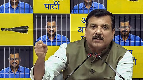 अग्निवीर के जरिए ठेके पर पुलिस की भर्ती को लेकर संजय सिंह का निशाना