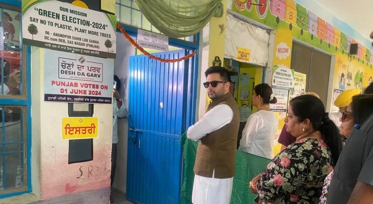 Punjab Loksabha Election 2024: पंजाब की 13 लोकसभा सीटों पर मतदान शुरू, सांसद राघव चड्ढा ने किया मतदान