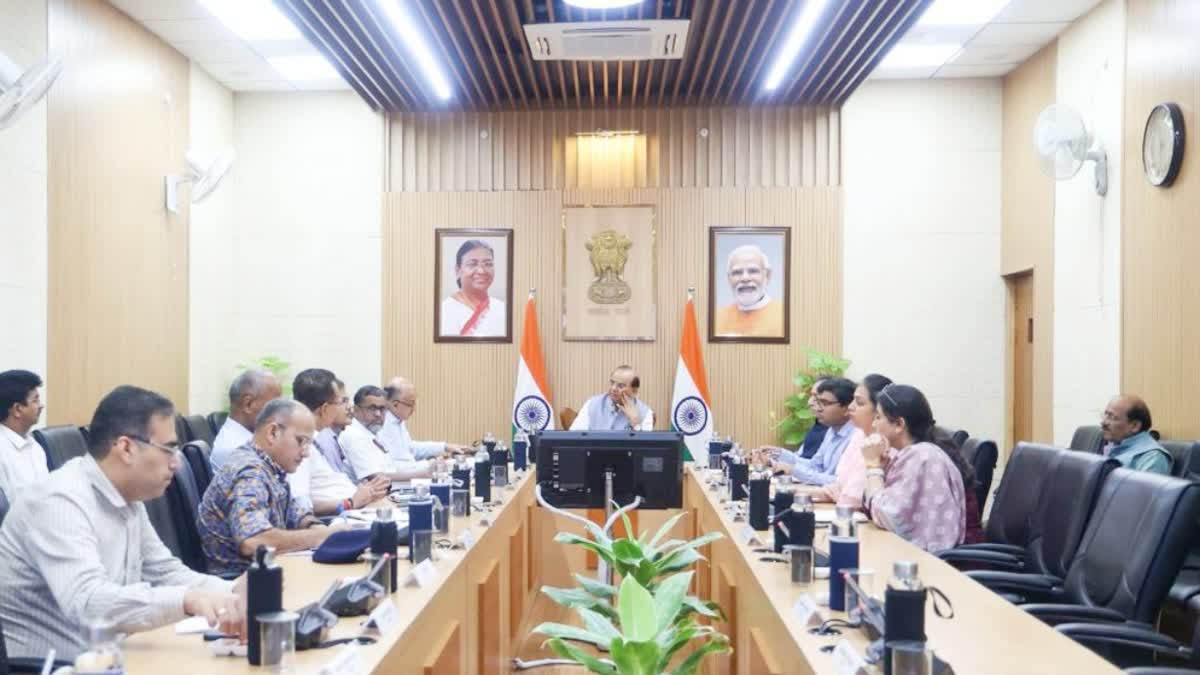 दरिया बना दिल्ली, 2 महीनों तक छुट्टियां कैंसिल