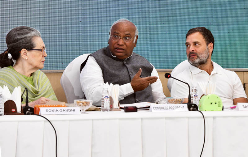 CWC की मीटिंग में मल्लिकार्जुन खरगे ने दी नसीहत