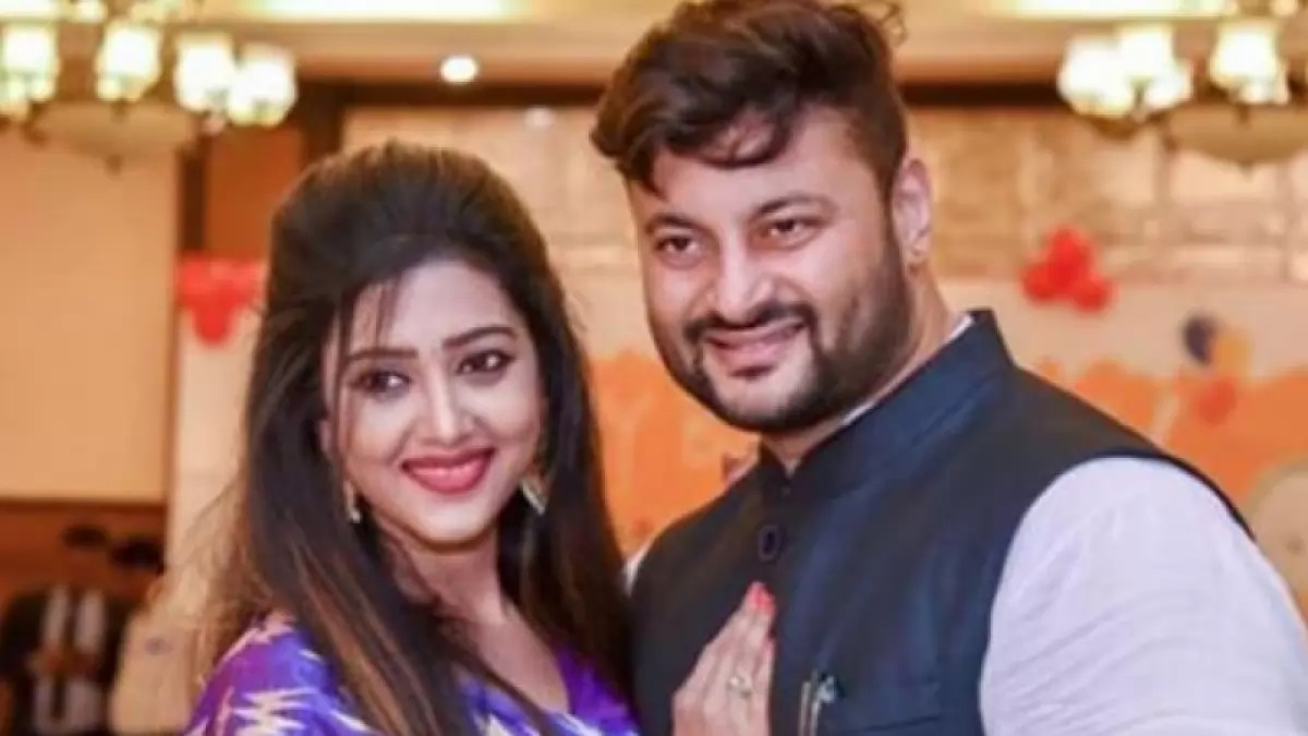 ऑलीवुड अभिनेता अनुभव मोहंती के खिलाफ घरेलू हिंसा मामले में आरोप तय, तलाकशुदा अभिनेत्री वर्षा प्रियदर्शिनी ने लगाए थे गंभीर आरोप