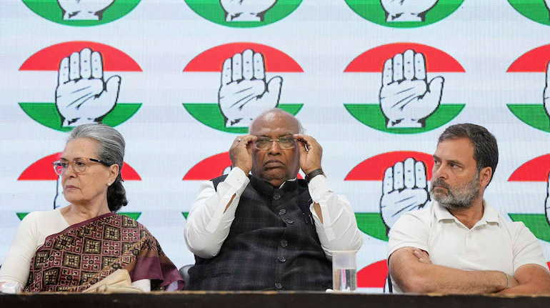 लोकसभा चुनाव में हार के बाद पार्टी पर ही बिफर पड़े कांग्रेस नेता