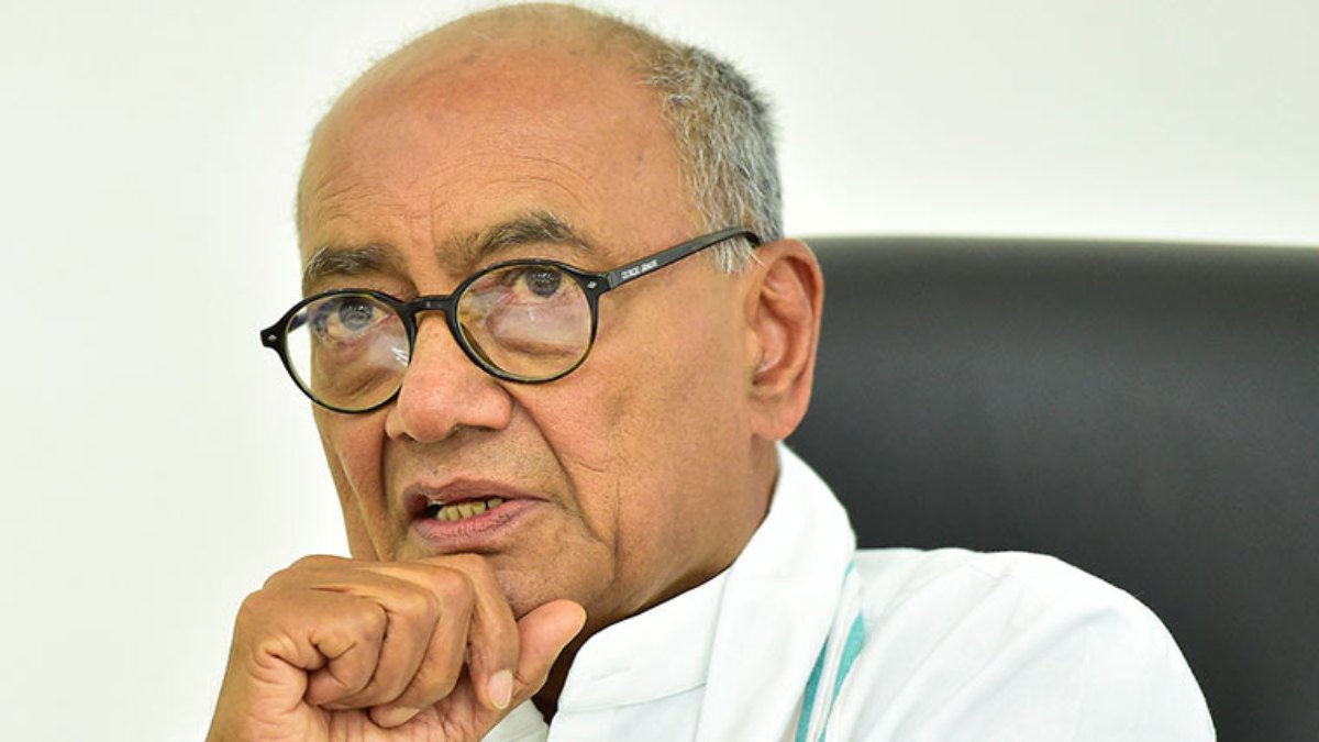 MP में फिर सांप्रदायिक तनाव पैदा करने का प्रयास: दिग्विजय ने X पर लिखा- धर्म विशेष को फंसाने एसपी पर बनाया दबाव, पुलिस को सम्मान की जगह मिला ट्रांसफर