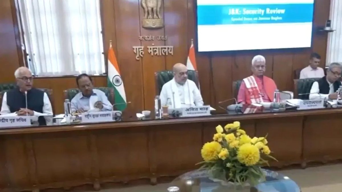 आतंकियों को जहन्नुम पहुंचाने की तैयारीः जम्मू-कश्मीर में आतंकी हमलों के बाद एक्शन में सरकार, गृह मंत्री शाह ने ली बैठक, NSA डोभाल-सेना प्रमुख भी हुए शामिल