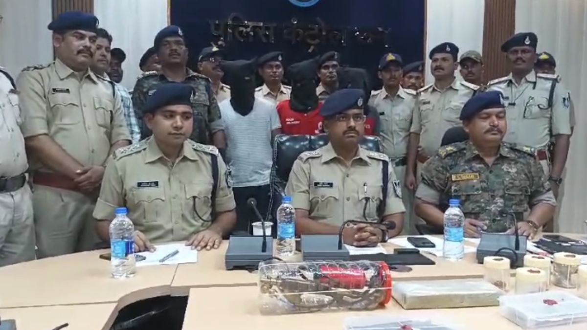 सराफा कारोबारी से लूट का मामला: तीन आरोपी गिरफ्तार, लाखों के जेवर समेत देसी कट्टा और कारतूस बरामद 