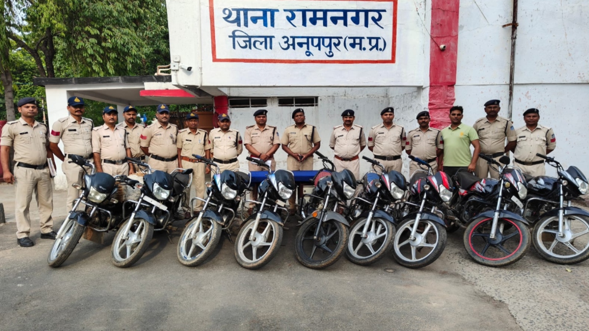 बाइक चोर गिरोह चढ़ा पुलिस के हत्थे: 2 आरोपी गिरफ्तार,10 बाइक जब्त, खास ड्रेस कोड में घटना को देते थे अंजाम 