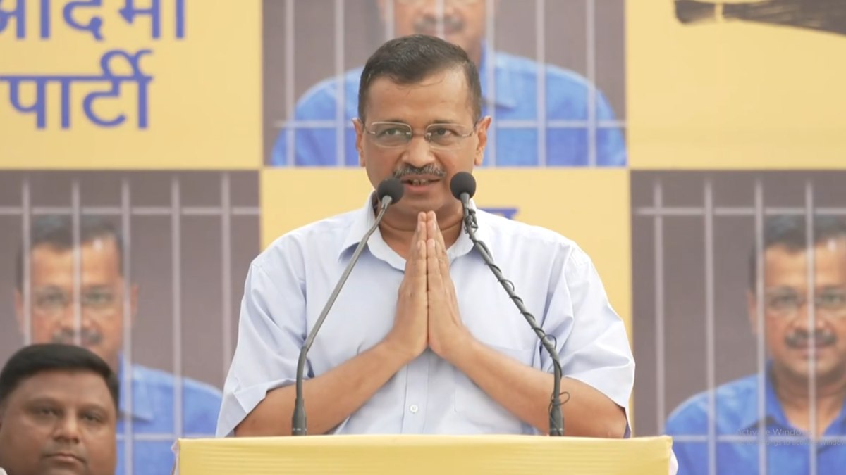 जेल में केजरीवालः सरेंडर से पहले माता-पिता का लिया आशीर्वाद, पत्नी के साथ राजघाट में बापू को दी श्रद्धांजलि, हनुमान मंदिर में की पूजा