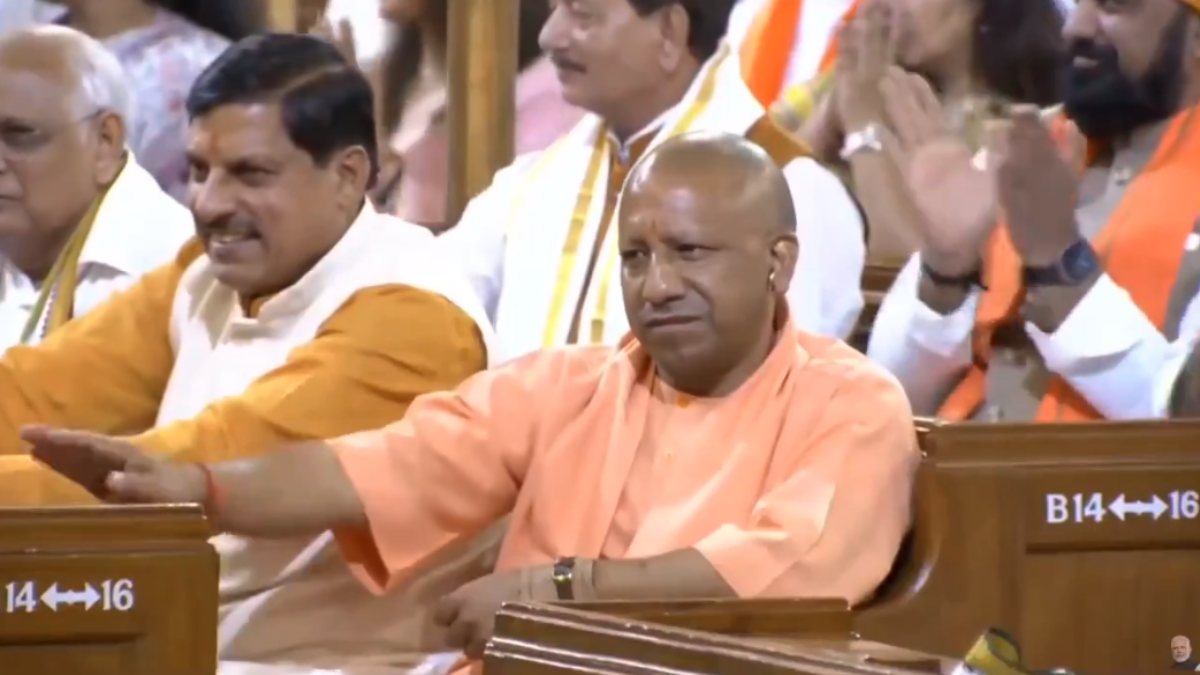 NDA की बैठक में उदास दिखे CM योगी: शांत और मुरझाया चेहरा बना चर्चा का विषय, यूपी के खराब प्रदर्शन से जोड़कर देख रहे लोग