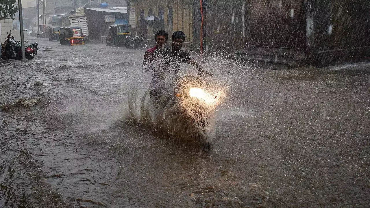 Rajasthan News: राजस्थान में आफत की बारिश, 24 जिलों में ऑरेंज और येलो अलर्ट