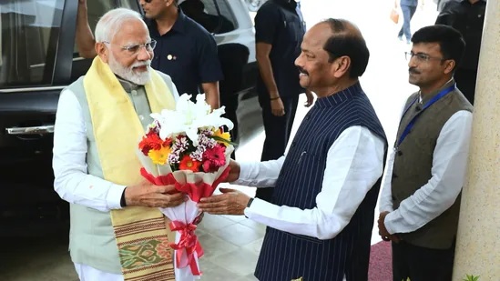 प्रधानमंत्री नरेंद्र मोदी ओडिशा के भावी मुख्यमंत्री मोहन माझी के शपथ ग्रहण समारोह में भाग लेने भुवनेश्वर पहुंचे