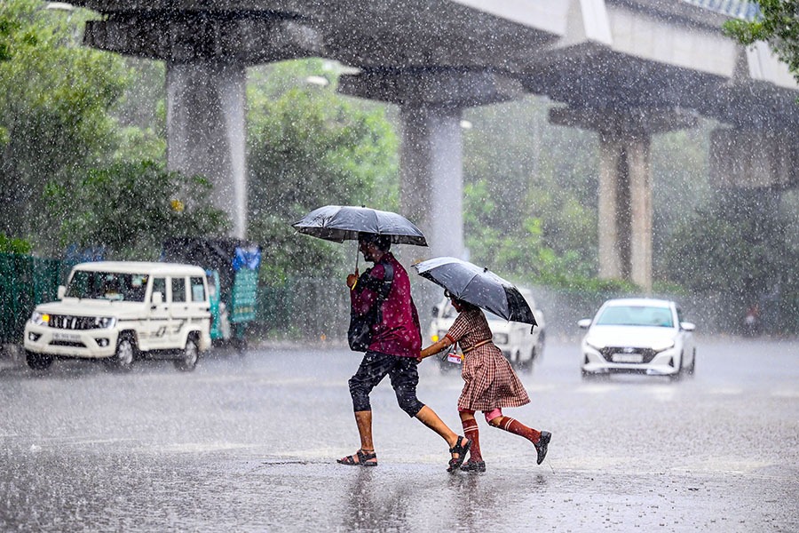 मानसून ओडिशा में आगे बढ़ने को तैयार, लू और आंधी के बीच भारी बारिश की चेतावनी