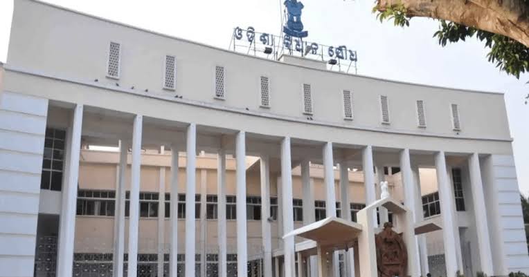 मुख्यमंत्री मोहन माझी, नवीन पटनायक और अन्य नवनिर्वाचित विधायकों ने शपथ ली