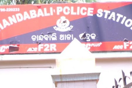 पुलिस स्टेशन में महिला की पिटाई का वीडियो वायरल होने के बाद ओडिशा के 3 पुलिसकर्मियों का तबादला