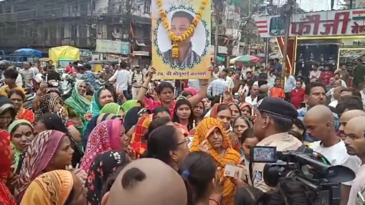 Indore: बीजेपी नेता की हत्या का मामला, परिजनों ने किया प्रदर्शन, आरोपियों को फांसी देने की मांग 