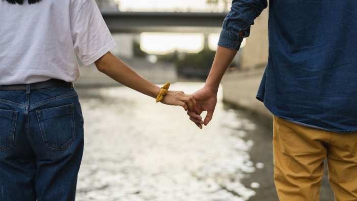 पति को छोड़ा, बॉयफ्रेंड संग लिव-इन में रही; फिर किसी और संग बसाया घर तो सिरफिरे ने किया चाकू से हमला, डबल मर्डर… युवती की हालत गंभीर