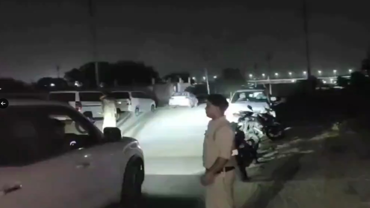 पुलिस ने रोकने का किया इशारा तो हिस्ट्रीशीटर भागा, पीछा करने पर बदमाश ने कर दिया कांड, मच गई सनसनी