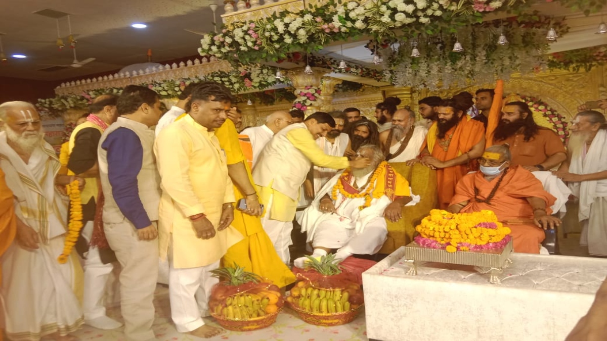 CM Yadav in Ayodhya: सीएम मोहन महंत श्री नृत्य गोपालदास जी के जन्मोत्सव में हुए शामिल, भगवान श्रीराम के किए दर्शन 