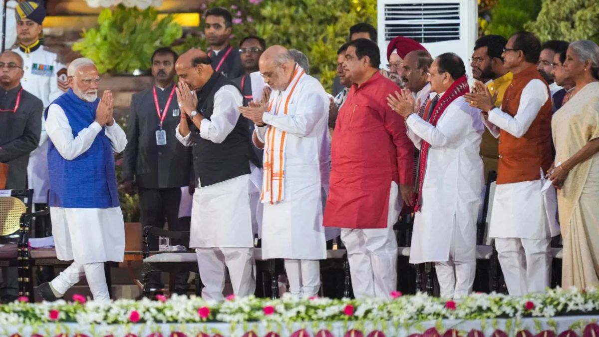 Modi Cabinet: पीएम मोदी के साथ हैट्रिक लगाने वाले इन 14 चेहरों से मिलिए, लगातार तीसरी बार बनें मंत्री